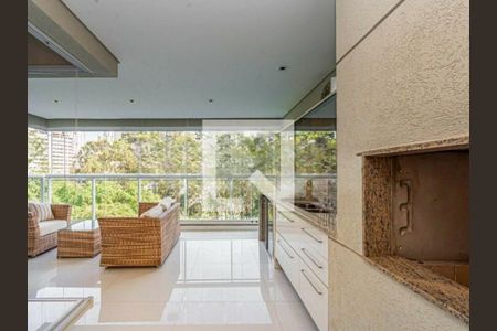 Apartamento para alugar com 3 quartos, 210m² em Vila Suzana, São Paulo