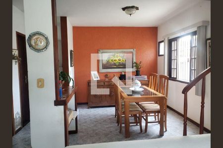 Casa à venda com 3 quartos, 135m² em Piratininga, Niterói