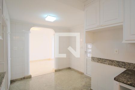 Cozinha de casa de condomínio à venda com 5 quartos, 290m² em Vila Carrão, São Paulo