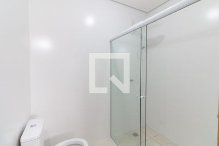 Banheiro de kitnet/studio para alugar com 1 quarto, 40m² em Rio Pequeno, São Paulo