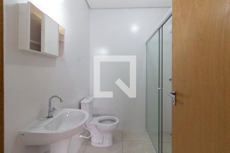 Banheiro de kitnet/studio para alugar com 1 quarto, 40m² em Rio Pequeno, São Paulo