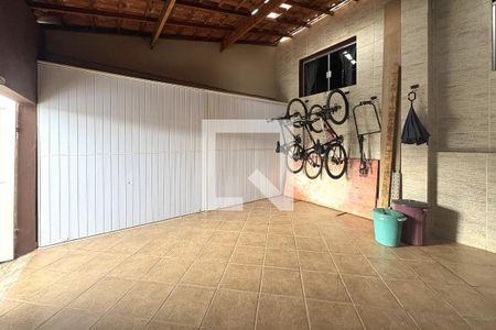 Garagem de casa à venda com 3 quartos, 330m² em Vila M Genoveva, Jundiaí