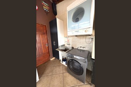 Área de Serviço de casa à venda com 3 quartos, 330m² em Vila M Genoveva, Jundiaí
