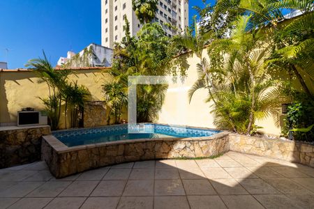 Piscina de casa à venda com 4 quartos, 230m² em Vila Isolina Mazzei, São Paulo