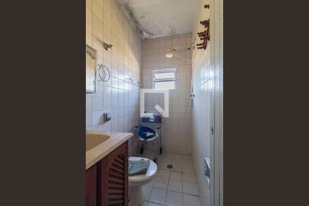 Banheiro de casa à venda com 2 quartos, 100m² em Vila Nhocuné, São Paulo