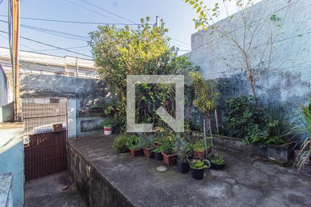 Quintal de casa à venda com 2 quartos, 100m² em Vila Nhocuné, São Paulo