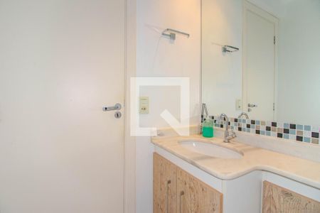 Banheiro Social de apartamento à venda com 2 quartos, 69m² em Vila Ipiranga, Porto Alegre