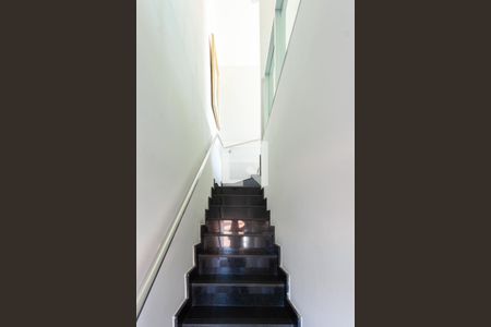Escada de apartamento à venda com 3 quartos, 179m² em Planalto, Belo Horizonte