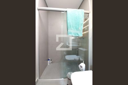 Banheiro de apartamento à venda com 1 quarto, 45m² em Cambuí, Campinas