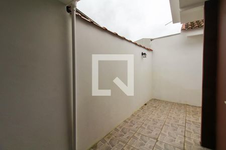 Área externa de casa de condomínio à venda com 2 quartos, 72m² em Harmonia, Canoas