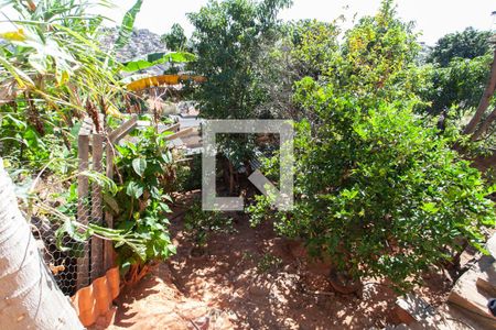 Quintal de casa à venda com 4 quartos, 360m² em Céu Azul, Belo Horizonte