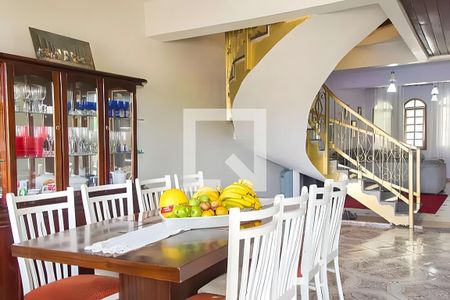 Casa à venda com 3 quartos, 283m² em Vila Vitória, Santo André