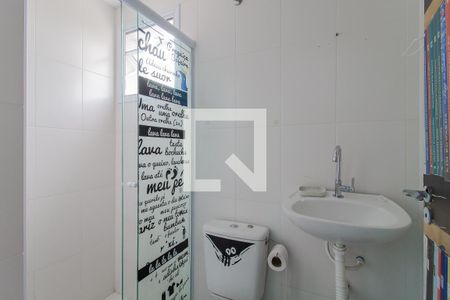 Banheiro de apartamento para alugar com 2 quartos, 52m² em Jardim Pilar, Mauá