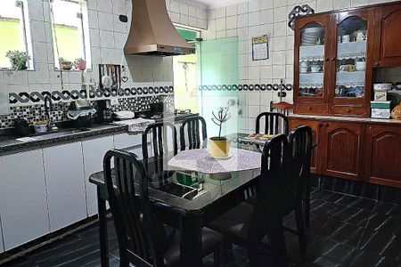 Casa à venda com 3 quartos, 268m² em Tamanduateí 4, Santo André