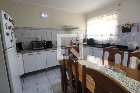 Casa à venda com 2 quartos, 206m² em Vila Curuçá, Santo André