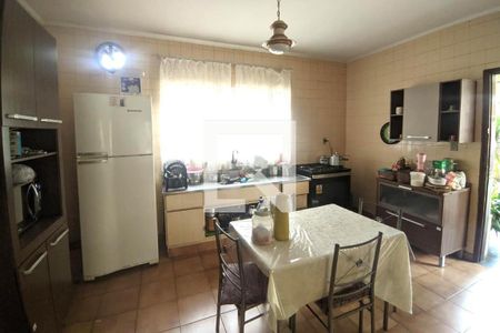 Casa à venda com 4 quartos, 300m² em Santa Maria, Santo André