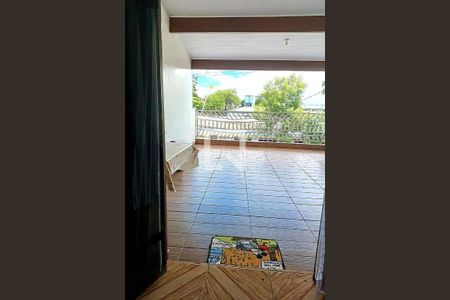 Casa à venda com 3 quartos, 142m² em Jardim Marek, Santo André