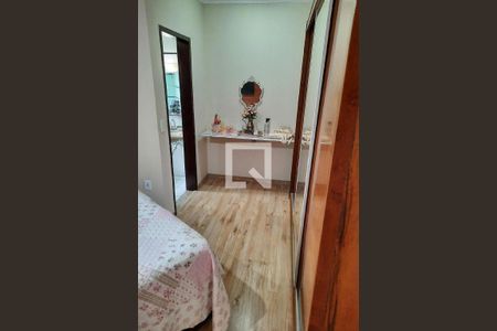 Casa à venda com 3 quartos, 200m² em Vila Curuçá, Santo André