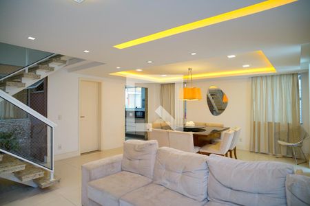 Sala de casa à venda com 4 quartos, 585m² em Serra Grande, Niterói