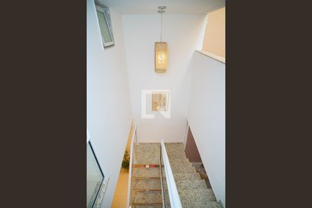 Escada de casa à venda com 4 quartos, 585m² em Serra Grande, Niterói