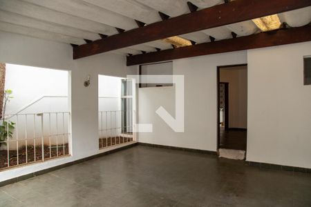 Garagem de casa à venda com 3 quartos, 130m² em Chácara Santo Antônio (zona Sul), São Paulo