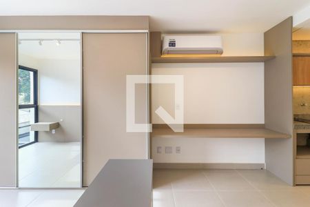 Sala/Quarto de kitnet/studio à venda com 1 quarto, 30m² em Parque Colonial, São Paulo