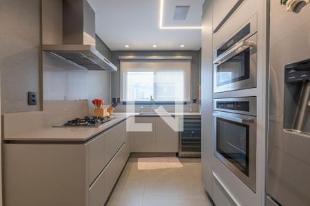 Cozinha de apartamento à venda com 3 quartos, 130m² em Cambuí, Campinas