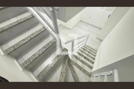 Escada de apartamento à venda com 2 quartos, 109m² em Jardim do Estádio, Santo André