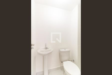 Banheiro de apartamento para alugar com 2 quartos, 32m² em Vila Carmosina, São Paulo