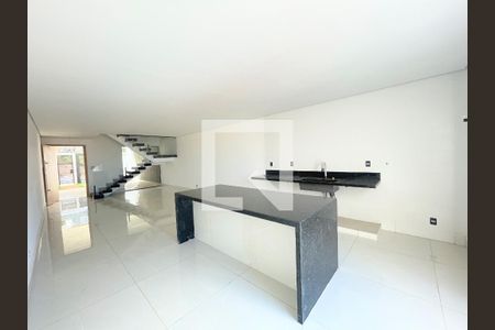 Cozinha de casa à venda com 3 quartos, 190m² em Manacás, Belo Horizonte