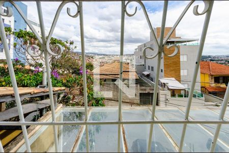 Vista de casa à venda com 2 quartos, 150m² em Havaí, Belo Horizonte