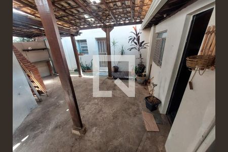 Quintal de casa para alugar com 3 quartos, 250m² em Floresta, Belo Horizonte