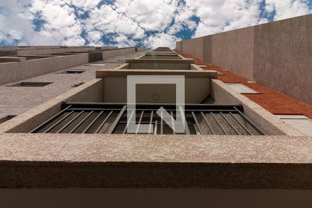 Edificio visto da sacada de apartamento à venda com 1 quarto, 37m² em Moema, São Paulo