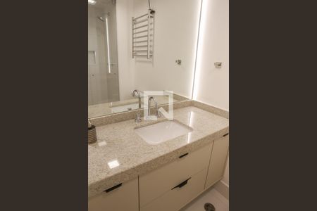 Banheiro de kitnet/studio para alugar com 1 quarto, 25m² em Perdizes, São Paulo