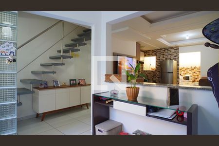 Sala de casa de condomínio para alugar com 2 quartos, 71m² em Ingleses Norte, Florianópolis