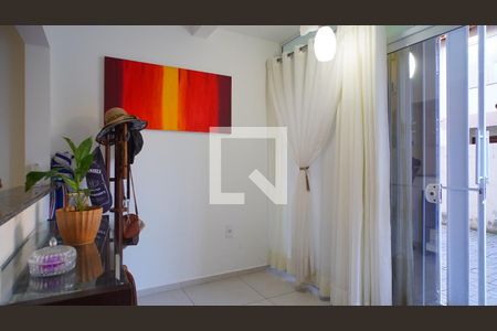 Sala de casa de condomínio para alugar com 2 quartos, 71m² em Ingleses Norte, Florianópolis
