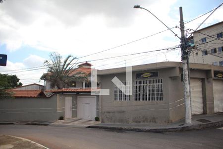 Fachada de casa à venda com 4 quartos, 540m² em Milionários, Belo Horizonte