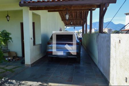 Garagem de casa à venda com 4 quartos, 165m² em Taquara, Rio de Janeiro
