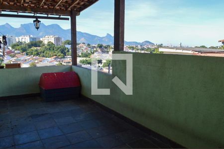 Garagem de casa à venda com 4 quartos, 165m² em Taquara, Rio de Janeiro