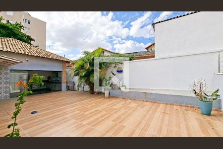 Quintal de casa à venda com 3 quartos, 140m² em Santa Tereza, Belo Horizonte
