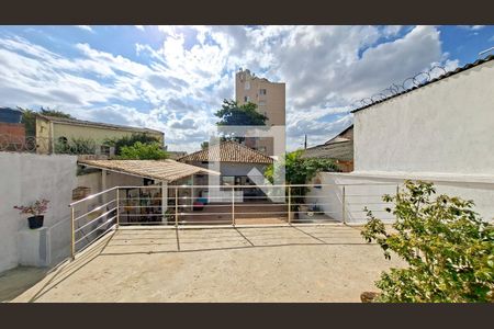Quintal de casa à venda com 3 quartos, 140m² em Santa Tereza, Belo Horizonte