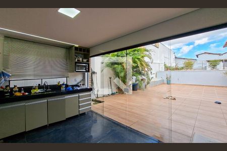 Cozinha de casa à venda com 3 quartos, 140m² em Santa Tereza, Belo Horizonte
