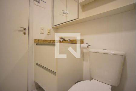 Banheiro Corredor de apartamento à venda com 2 quartos, 64m² em São Geraldo, Porto Alegre