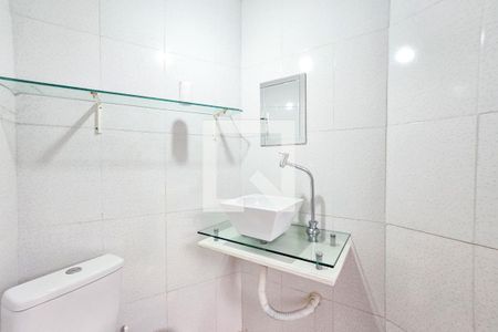 Banheiro de Serviço de casa para alugar com 2 quartos, 105m² em Jardim Virginia, Guarujá