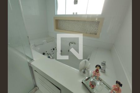 Banheiro da Suíte 1 de casa para alugar com 3 quartos, 400m² em Vila Jacuí, São Paulo