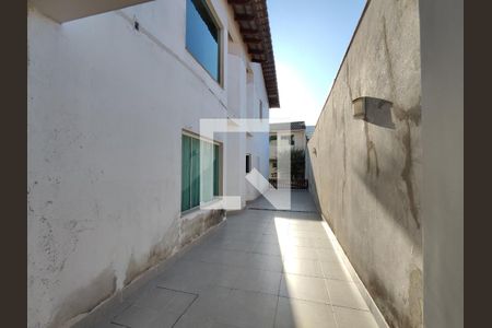 Garagem de casa à venda com 3 quartos, 400m² em Vila Jacuí, São Paulo