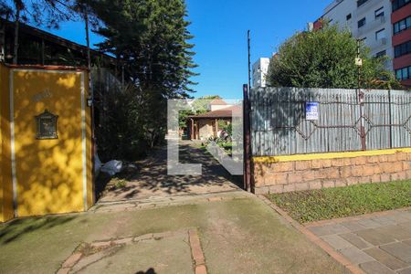 Fachada de casa à venda com 2 quartos, 253m² em Cristal, Porto Alegre