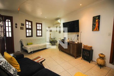 Sala de casa à venda com 2 quartos, 253m² em Cristal, Porto Alegre