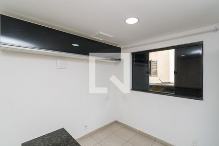 Sala de casa de condomínio para alugar com 1 quarto, 40m² em Ramos, Rio de Janeiro