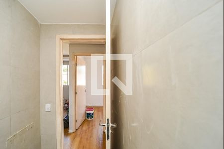 Banheiro de apartamento para alugar com 2 quartos, 40m² em Mário Quintana, Porto Alegre